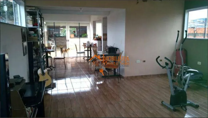 Imagem Sobrado com 3 dormitórios à venda, 200 m² por R$ 954.000,00 - Cidade Soberana - Guarulhos/SP