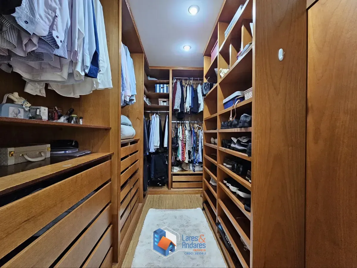 Imagem Sobrado para venda em Jardim Carlu com 4 quartos, sendo 2 suítes, 453m²