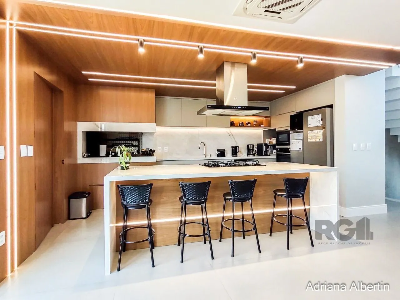 Imagem Casa Condominio para Venda - 287.21m², 3 dormitórios, sendo 3 suites, 2 vagas - Alphaville