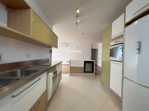 Imagem Apartamento à venda em Santa Cecília, São Paulo-SP, com 3 quartos, 1 sala, 4 banheiros, 2 vagas e 176m² de área.