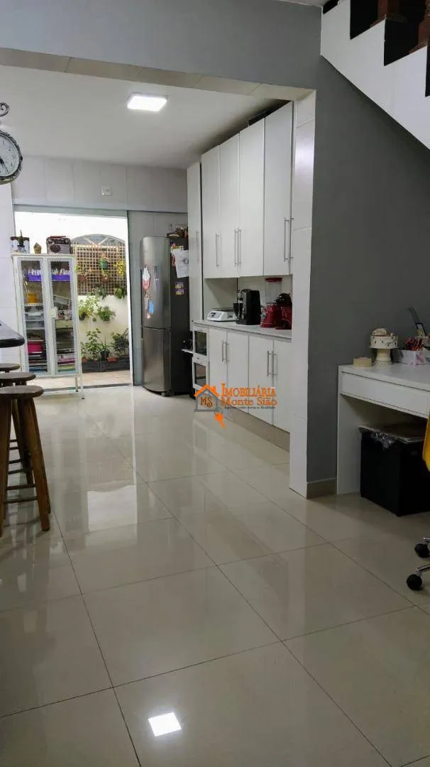 Imagem Sobrado com 3 dormitórios à venda, 247 m² por R$ 650.000,00 - Picanço - Guarulhos/SP