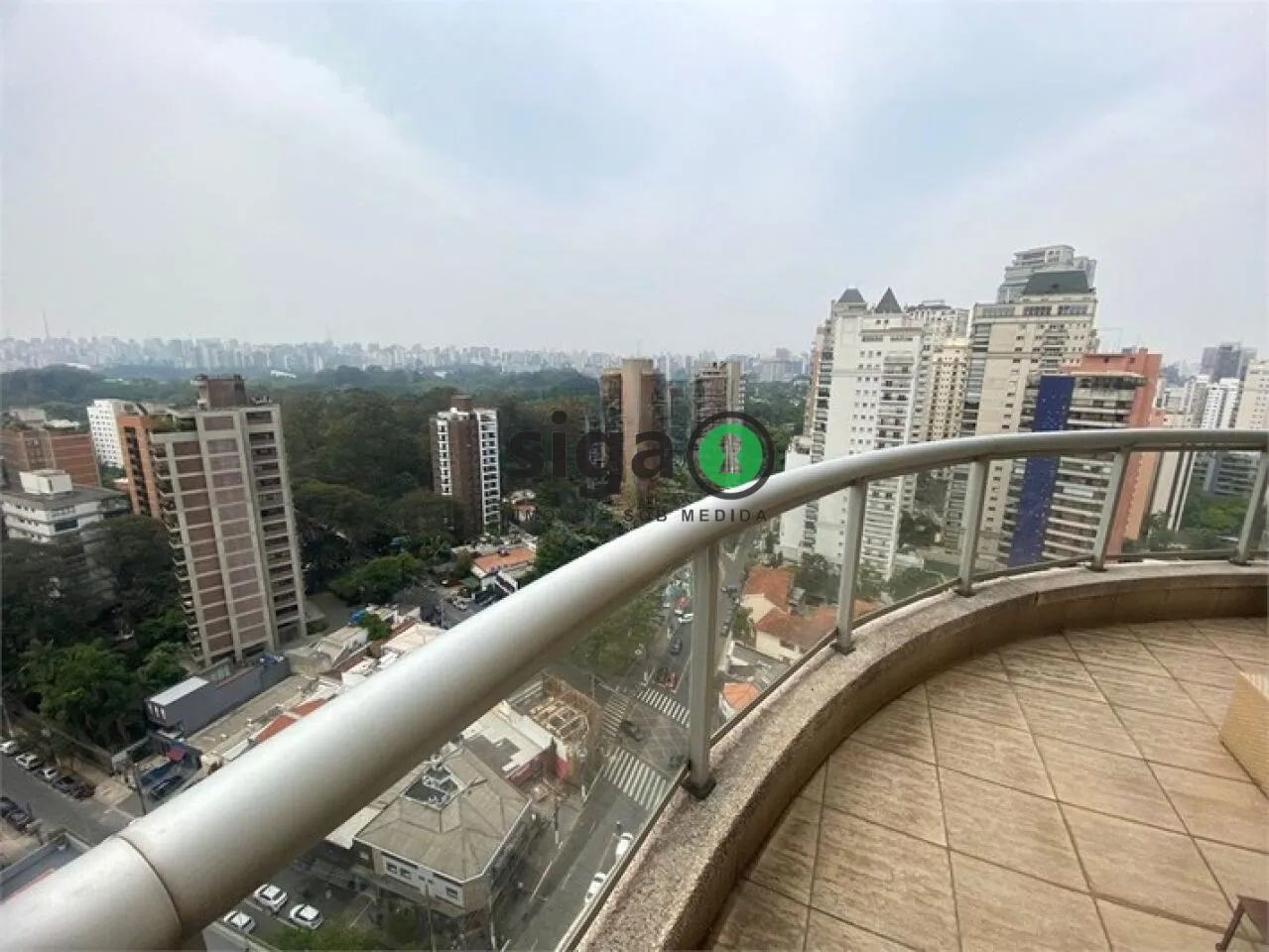Imagem Apartamento Duplex Alto Padrão na Vila Nova Conceição de 2 Suítes com 3 Vagas à Venda.