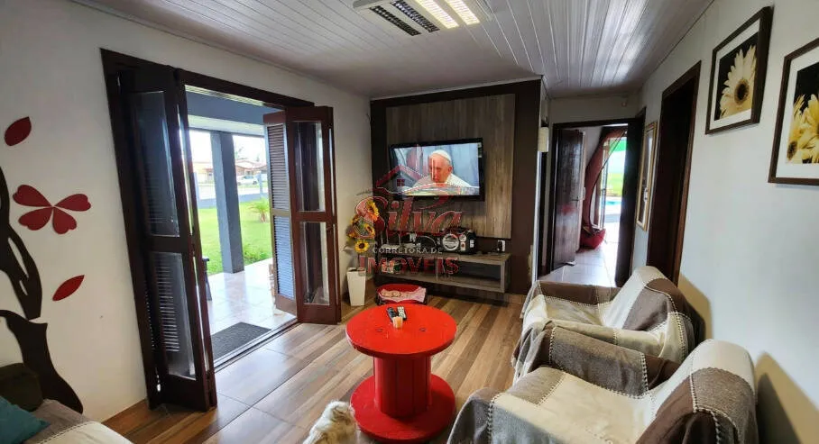 Imagem C759 | Casa c/ piscina na Av. Principal