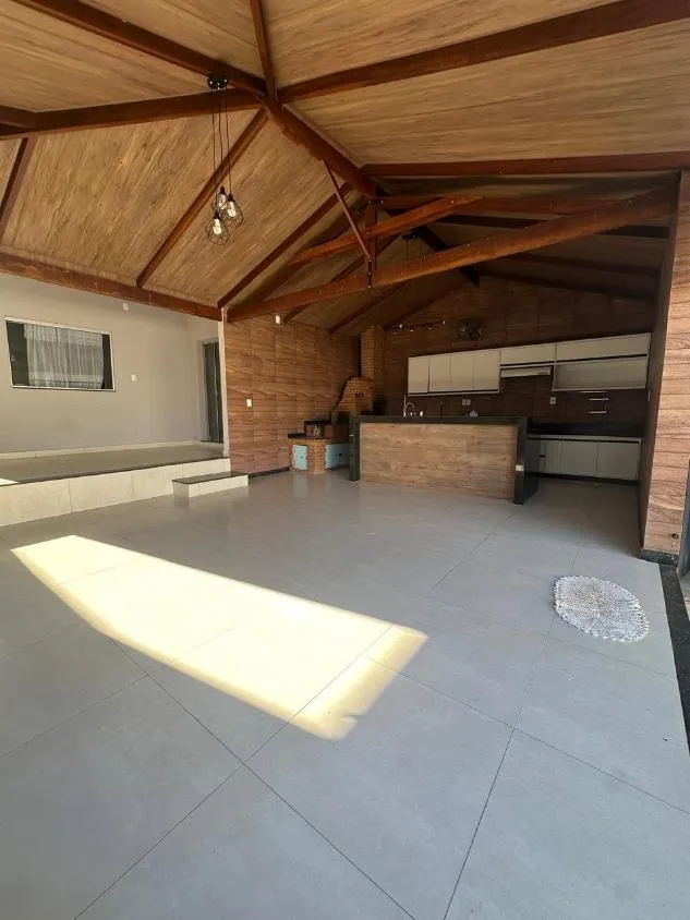 Imagem VENDE-SE EXCELENTE CASA EM ARAÚJOS/MG ( R$ 1.200.000,00 )