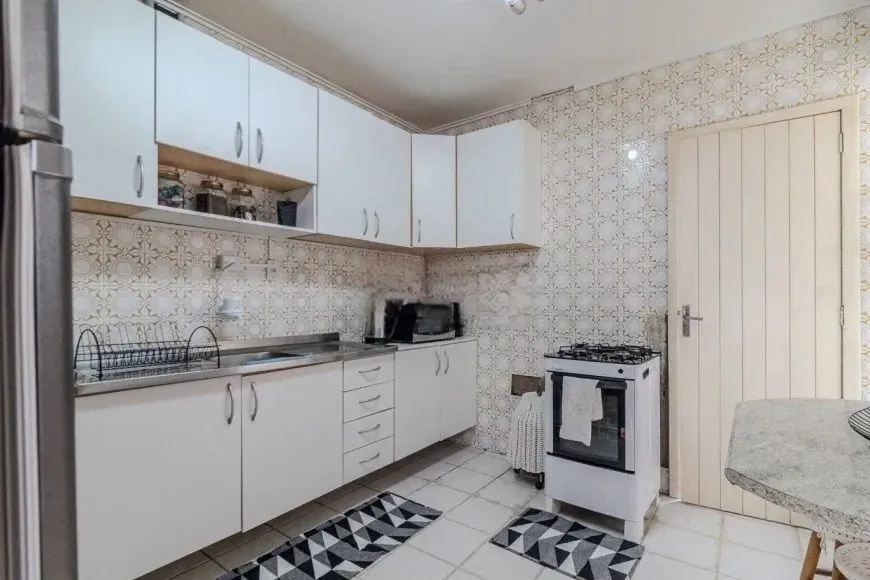 Imagem Apartamento de 3 Dormitórios com Garagem à Venda no Rio Branco, Próximo à Redenção
