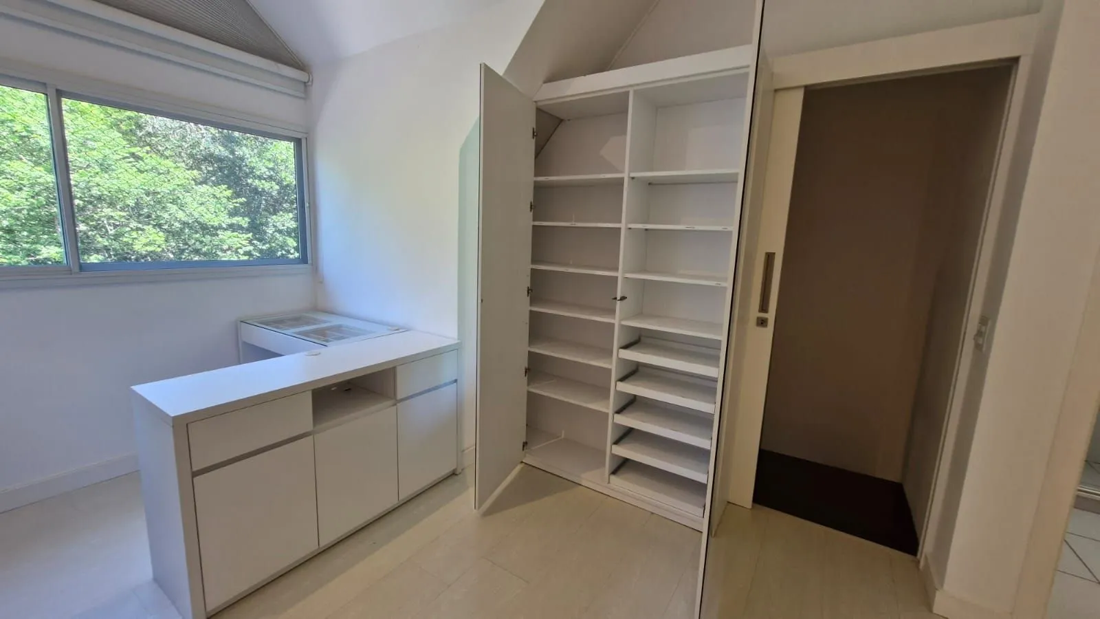 Imagem Casa em Condominio fechado, 5 dormitórios com infraestrutura completa