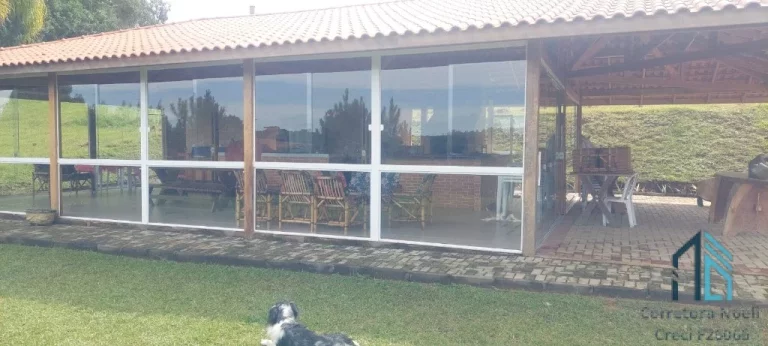 Imagem Chácara/Pousada a venda, 03 casas, 07 quartos, em ótima localização em São José dos Pinhais PR