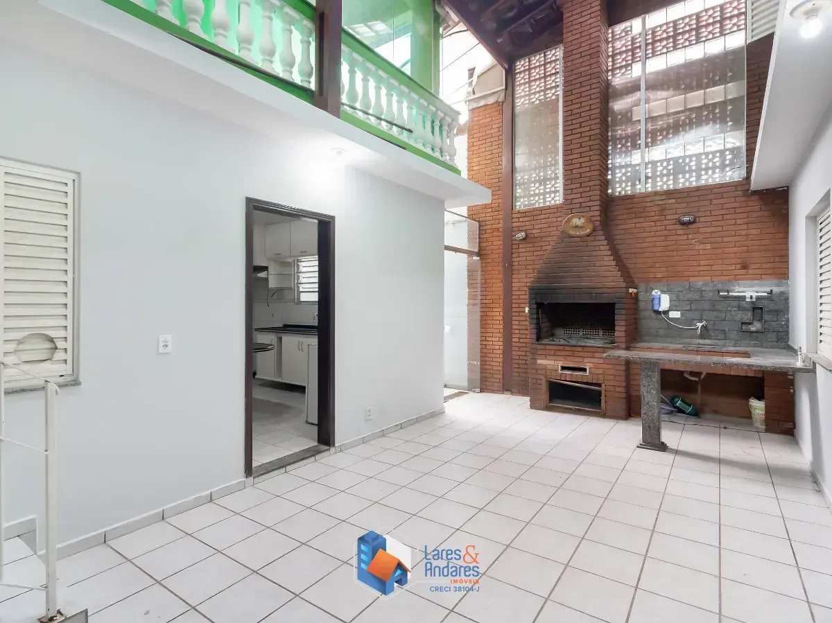 Imagem Casa para venda em Parque Maria Domitila com 5 quartos, sendo 2 suítes, 310m²
