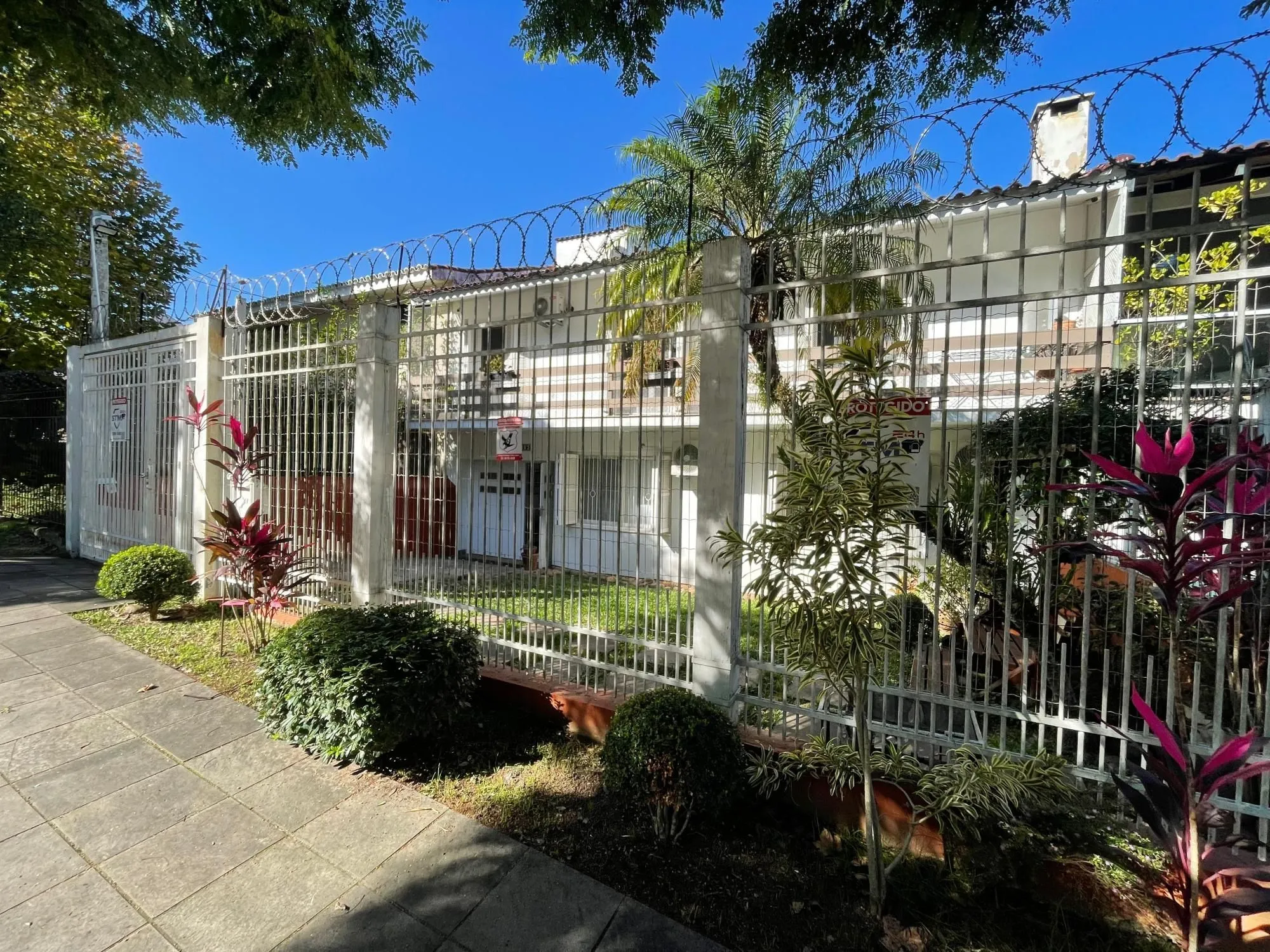 Imagem Casa para Venda - 325,72m², 4 dormitórios, sendo 1suites, 4 vagas - Jardim Isabel