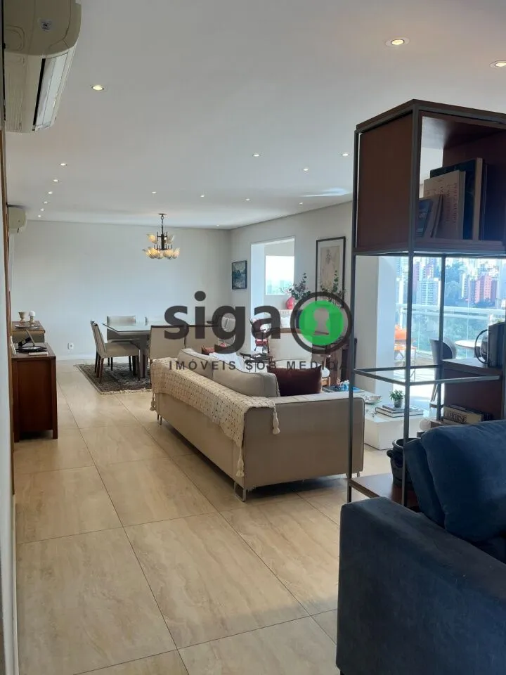 Imagem Apto à Venda com 200m², 3 suites, 4 vagas, Semi mobiliado, andar alto, no Panamby