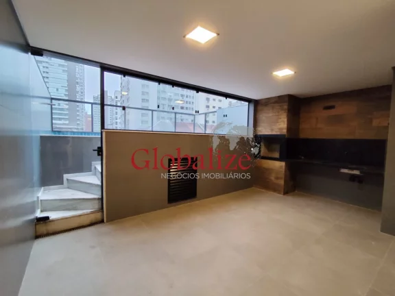Imagem Casa sobreposta alta à venda com 280m², 3 suites, quadra da praia por R$1.940.000,00 no Embaré em Santos