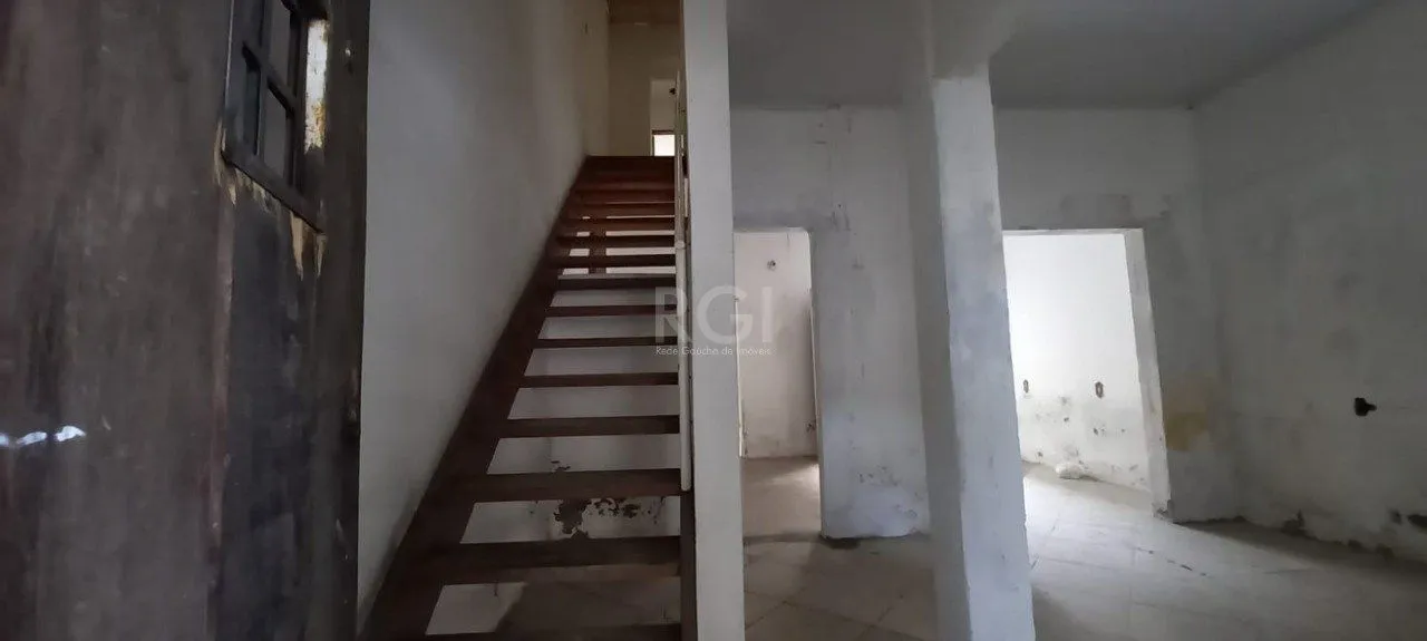 Imagem Sobrado para Venda - 110m², 4 dormitórios, sendo 1 suites, 2 vagas - Floresta