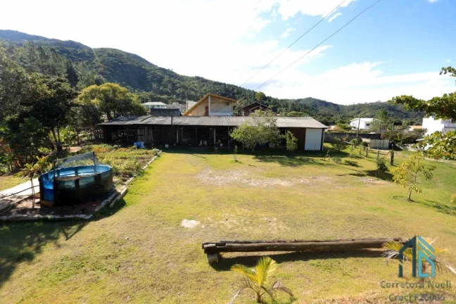 Imagem Sítio Lindo, com uma bela cachoeira, com cabanas e casa, em Governador Celso Ramos - SC