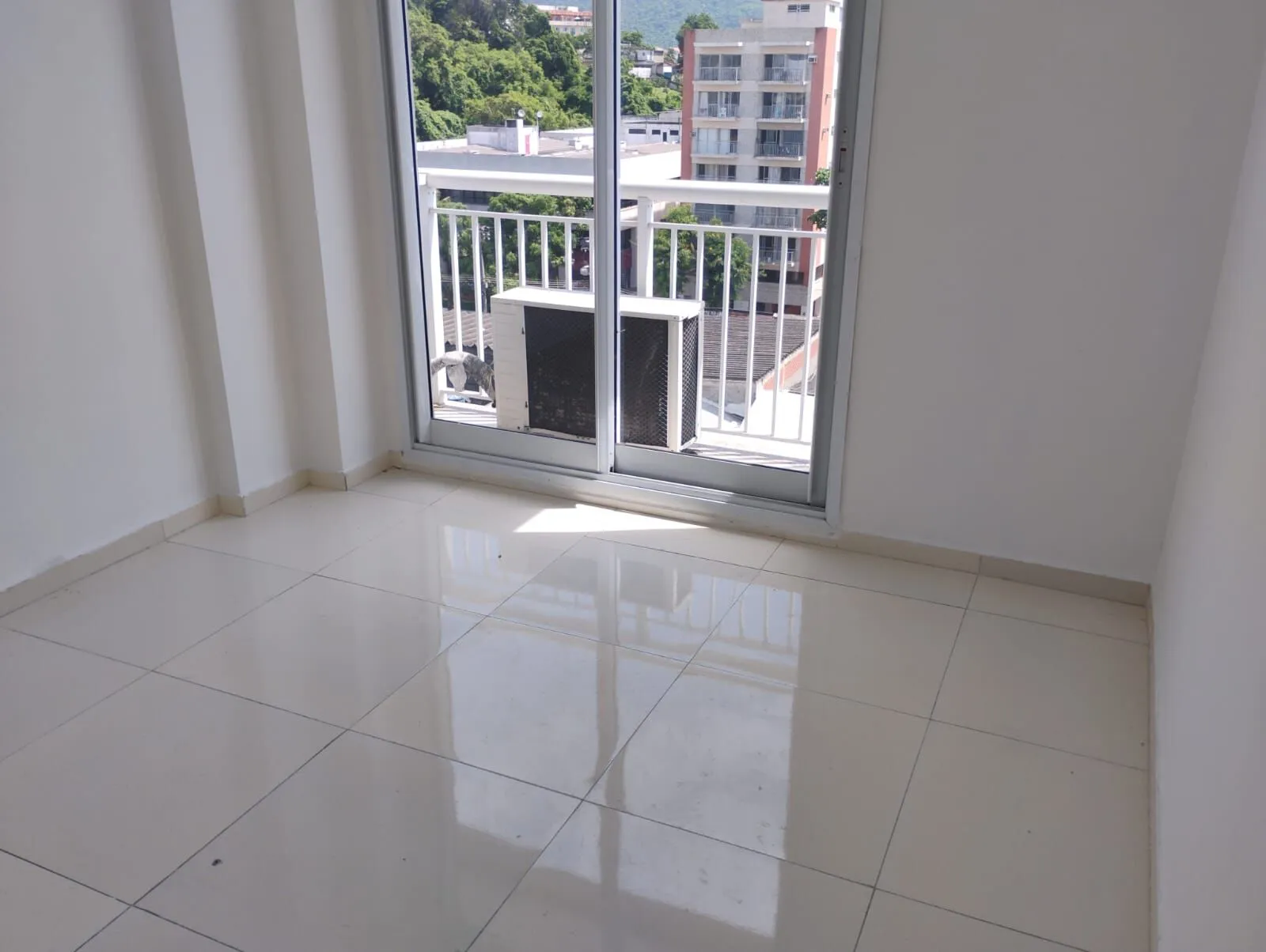 Imagem Sala comercial à venda no bairro Taquara em Rio de Janeiro/RJ