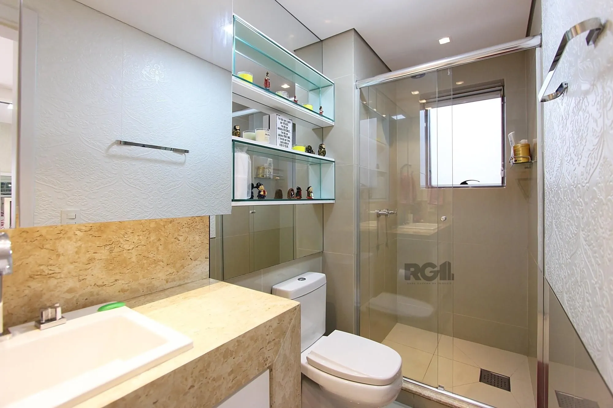 Imagem apartamento de 3 dormitórios, com 3 suítes no bairro Menino Deus