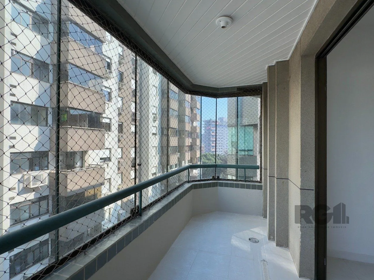 Imagem COBERTURA COM 174M², DE FRENTE, 3 DORMITÓRIOS, EM ÓTIMA LOCALIZAÇÃO NO MENINO DEUS