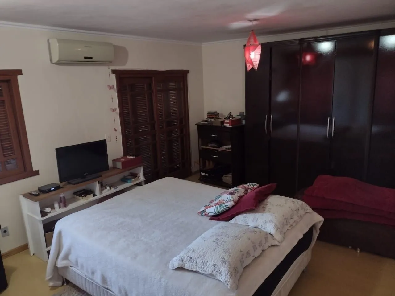Imagem Casa para Venda - 693.6m², 5 dormitórios, sendo 3 suites, 4 vagas - Hípica