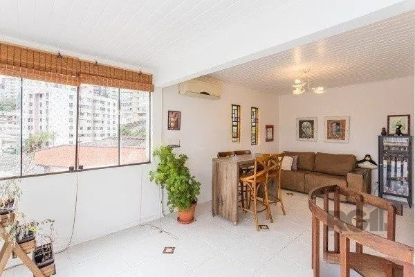 Imagem Vende-se cobertura com 4 quartos (2 suítes), 154m² e 1 vaga - Moinhos de Vento