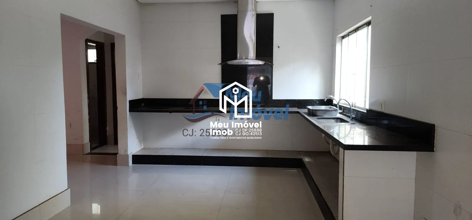 Imagem Casa 4 Quartos 1 Suíte 4 Vagas 300m² Depósito Piscina
