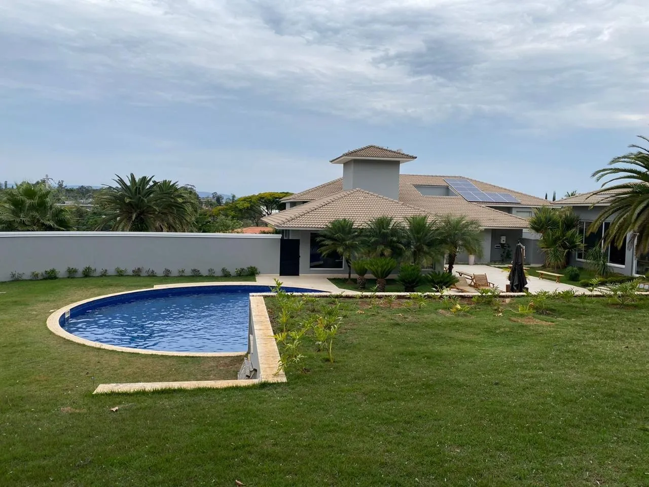 Imagem Casa de Luxo em Condomínio: 4 Quartos, 4 Suítes, 3 Salas na Chácara Santa Maria - Votorantim-SP (811m²)