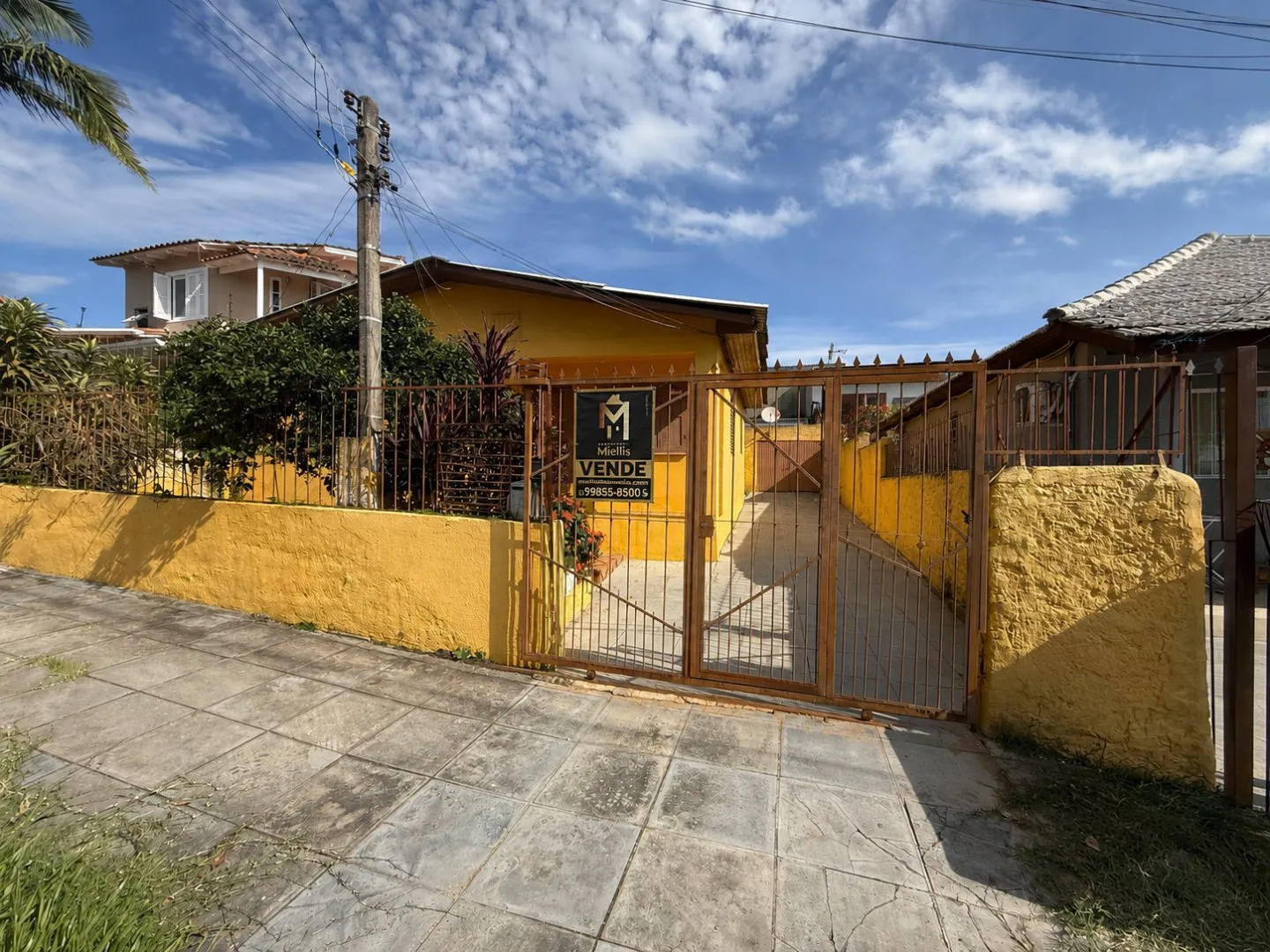 Imagem EXCELENTE OPORTUNIDADE!!! Terreno com Duas Casas à Venda - VIAMÓPOLIS