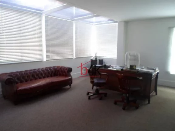 Imagem Casa com 5 dormitórios à venda, 240 m² e 2 vagas de garagem - Brooklin
