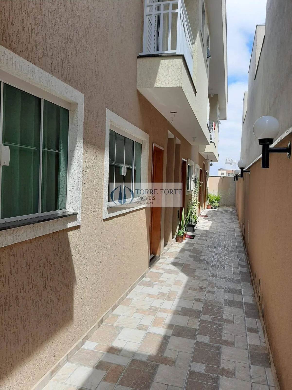 Foto do imóvel Casa em condominio com Varanda 2 dormitorios 2 vagas na Vila Ré. em Rua São Serapião