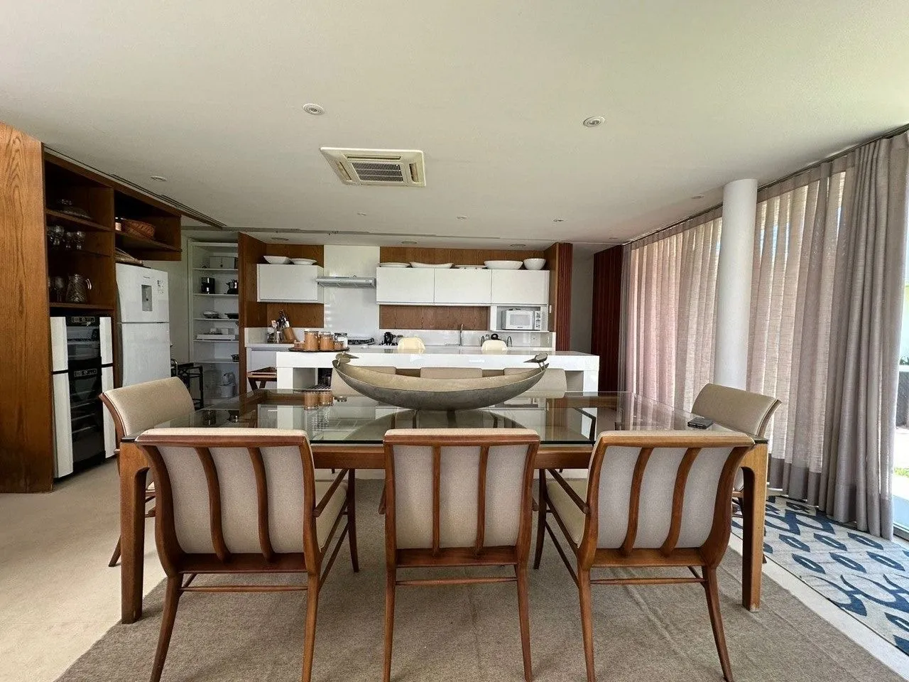 Imagem Venha conhecer essa incrível casa com 4 quartos, 4 suítes e 347,00 m2 de área construída.
