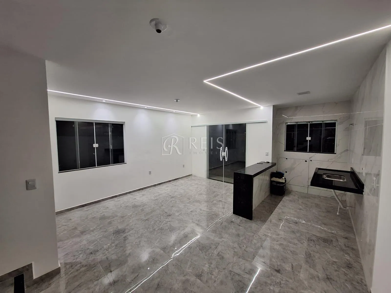 Imagem Casa para Venda em Rio das Ostras, Enseada das Gaivotas, 2 dormitórios, 2 suítes, 3 banheiros, 1 vaga