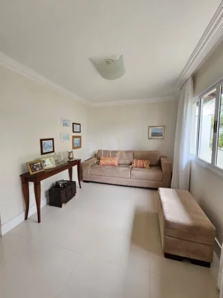 Imagem Casa em condomínio fechado com três suítes e área gourmet a venda em Patamares