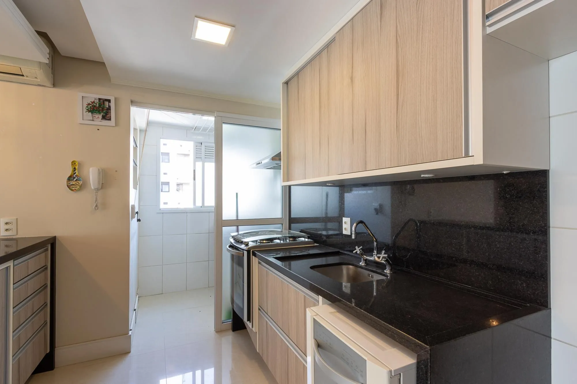 Imagem Apartamento de 3 dormitórios, 1 suíte e 2 vagas escrituradas no bairro Tristeza.