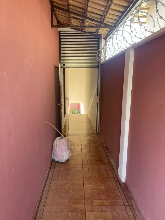 Imagem Vendo uma excelente casa em Crucilância/MG ( Valor 500.000,00 )