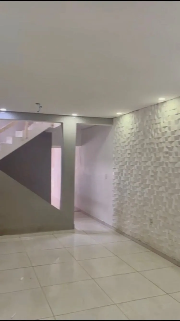 Imagem Oportunidade: Charmosa Casa Sobrado à Venda no Jardim Dois Corações