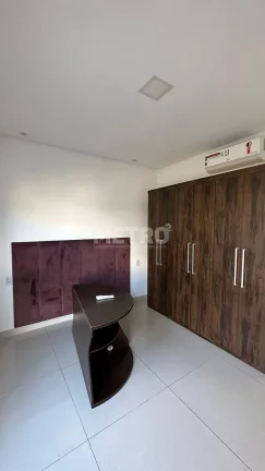 Imagem Casa, Condomínio Terra de Sonhos, 4 4 sendo 3 suítes com closet