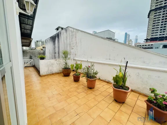 Imagem Casa para Venda em Balneário Camboriú, Nações, 5 dormitórios, 4 suítes, 5 banheiros, 3 vagas