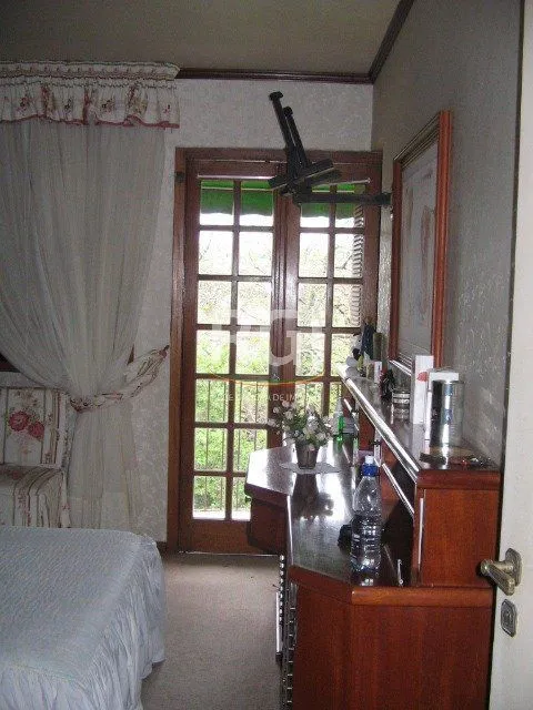 Imagem Casa para Venda - 260m², 3 dormitórios, sendo 1 suites, 7 vagas - Nonoai