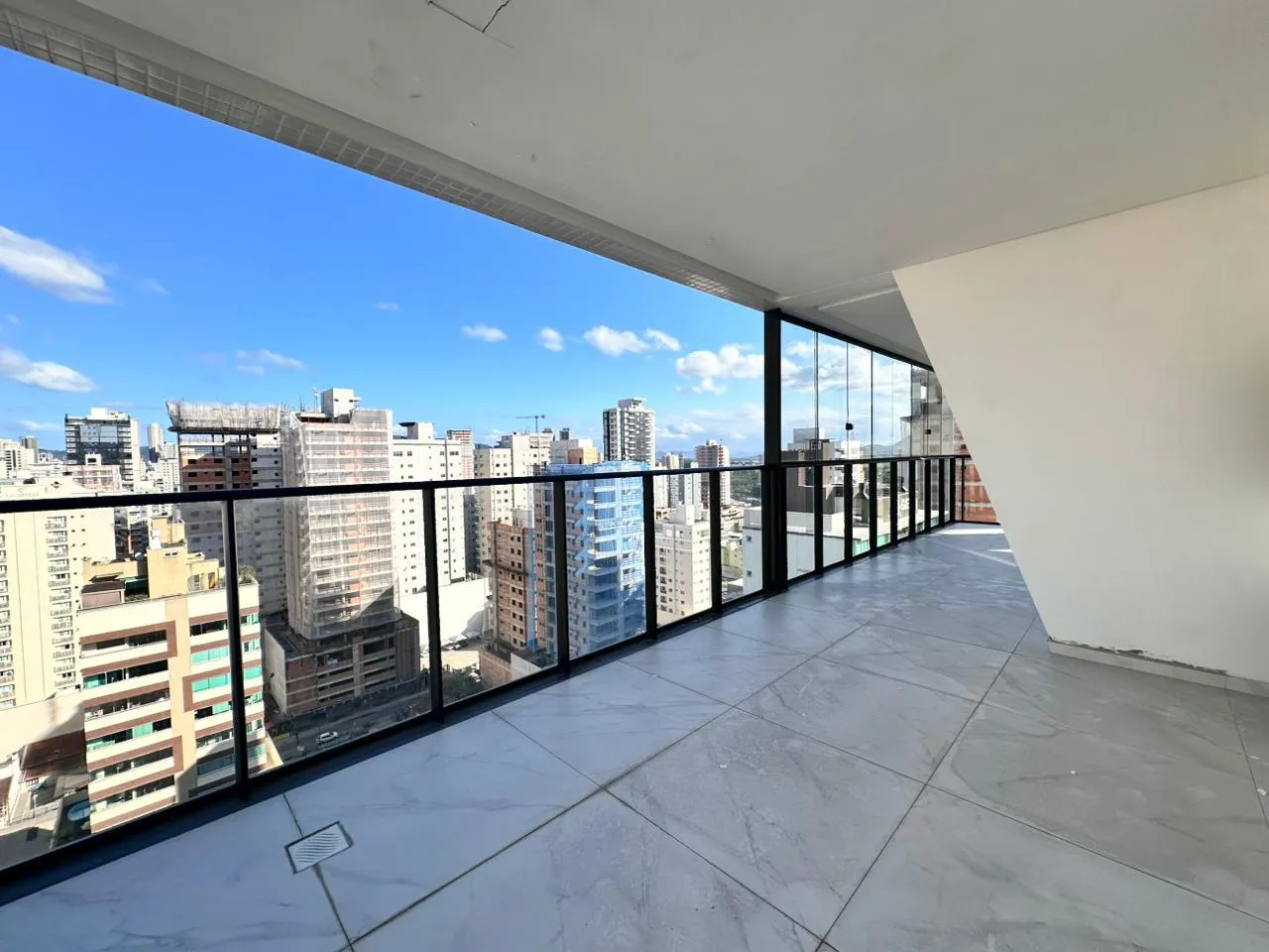 Imagem Apartamento com vista para o mar à venda com 276m2 por R$ 3.950.000,00