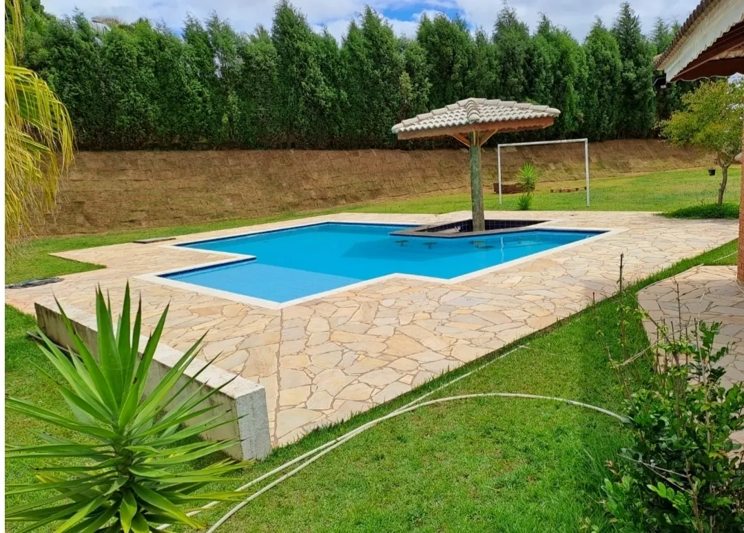 Imagem Linda Casa no Parque Village Castelo: Conforto, Lazer e Natureza