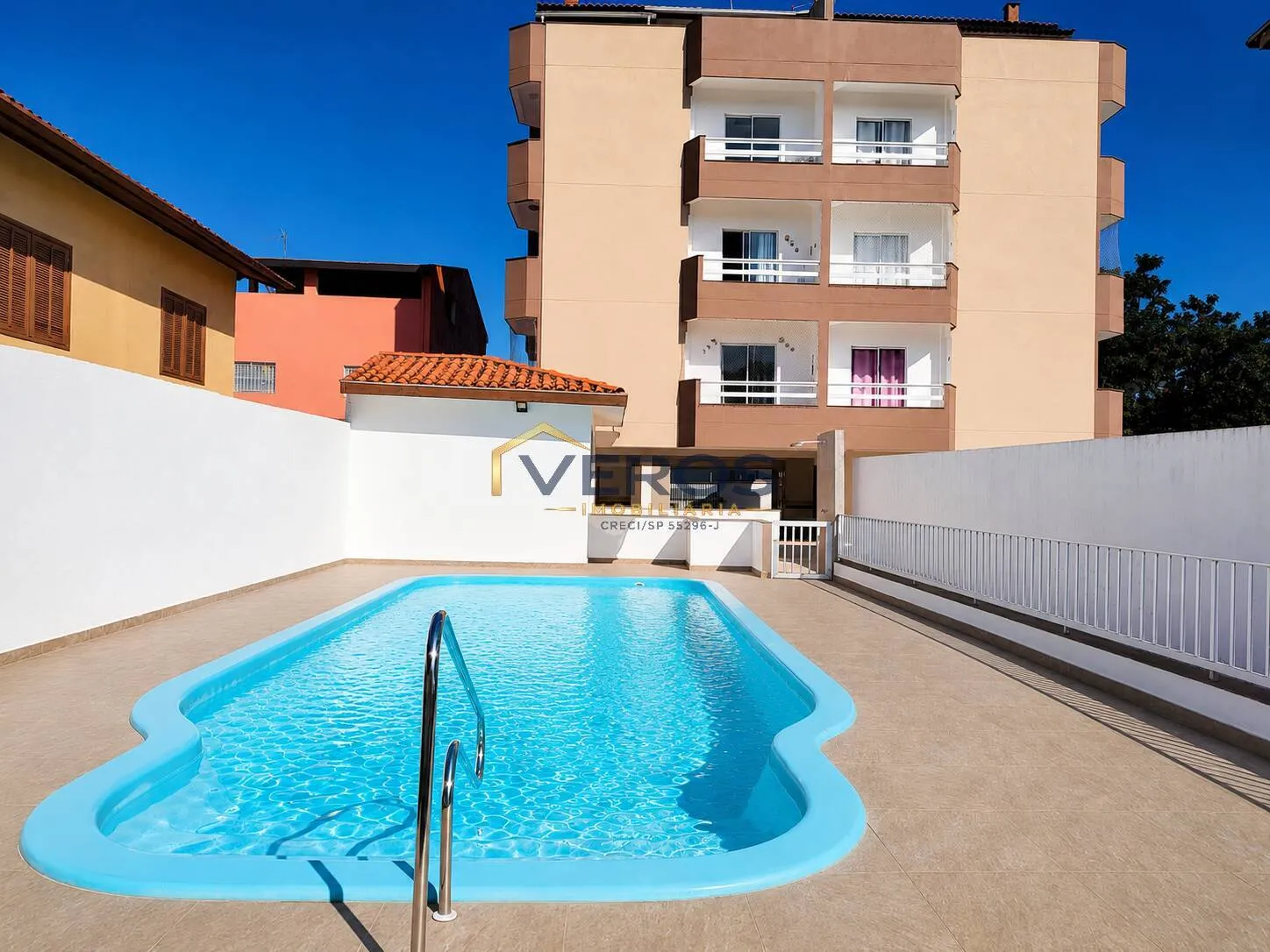 Imagem Apartamento a venda 400m da praia Martim de Sá com 2 vagas de garagem