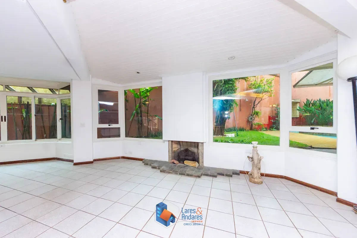 Imagem Casa para venda em Vila Inah com 4 quartos, sendo 3 suítes, 304m²