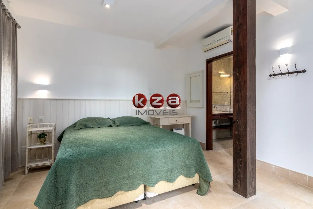 Imagem Casa de Luxo em Condomínio à Venda em Iporanga - Guarujá-SP: 7 Quartos, 7 Suítes, 3 Salas, 8 Banheiros, 4 Vagas, 338m².