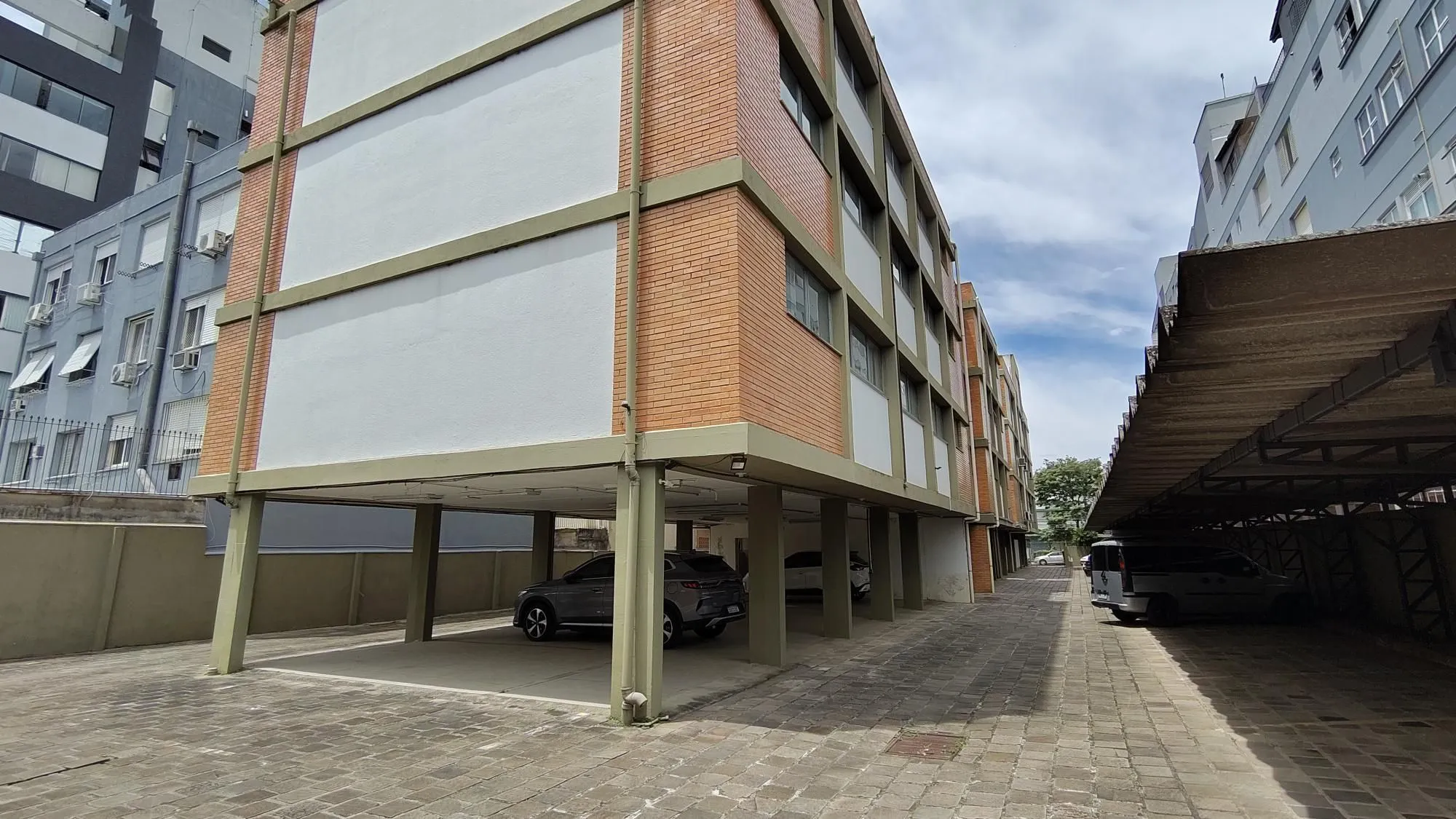 Imagem Prédio Comercial no bairro Menino Deus.