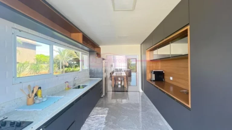 Imagem Belíssima casa dentro de condomínio