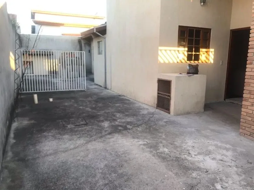 Casa à venda 2 Quartos, 1 Suite, 5 Vagas, 200M², Loteamento Residencial e Comercial Araguaia, Pindamonhangaba - SP