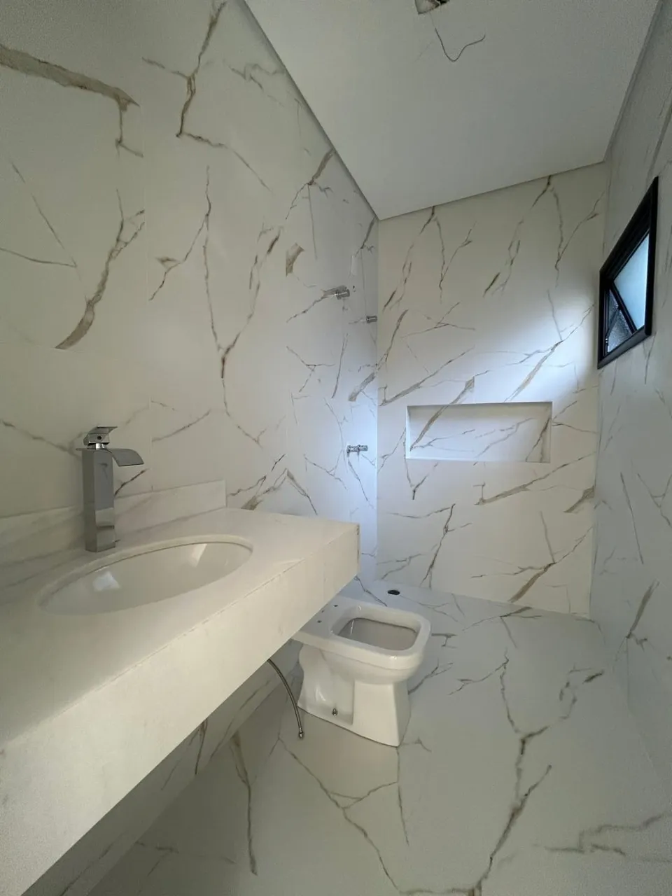 Imagem Imperdível! Casa em condomínio à venda em Sorocaba-SP, bairro Wanel Ville, 3 quartos, 3 suítes, 1 sala, 4 banheiros, 2 vagas, 132m².