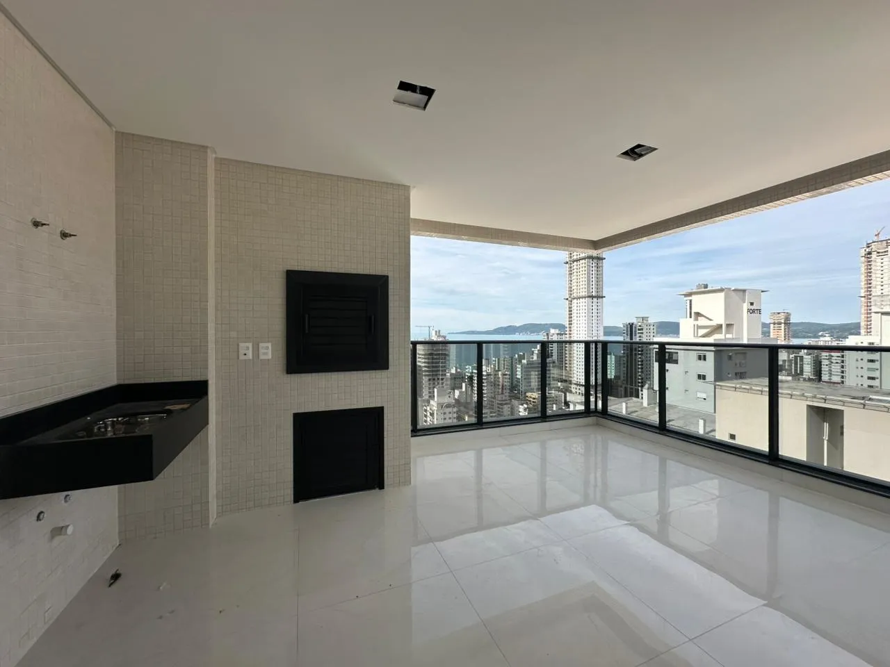 Imagem Apartamento com vista para o mar à venda com 168m2 por R$ 3.300.000,00