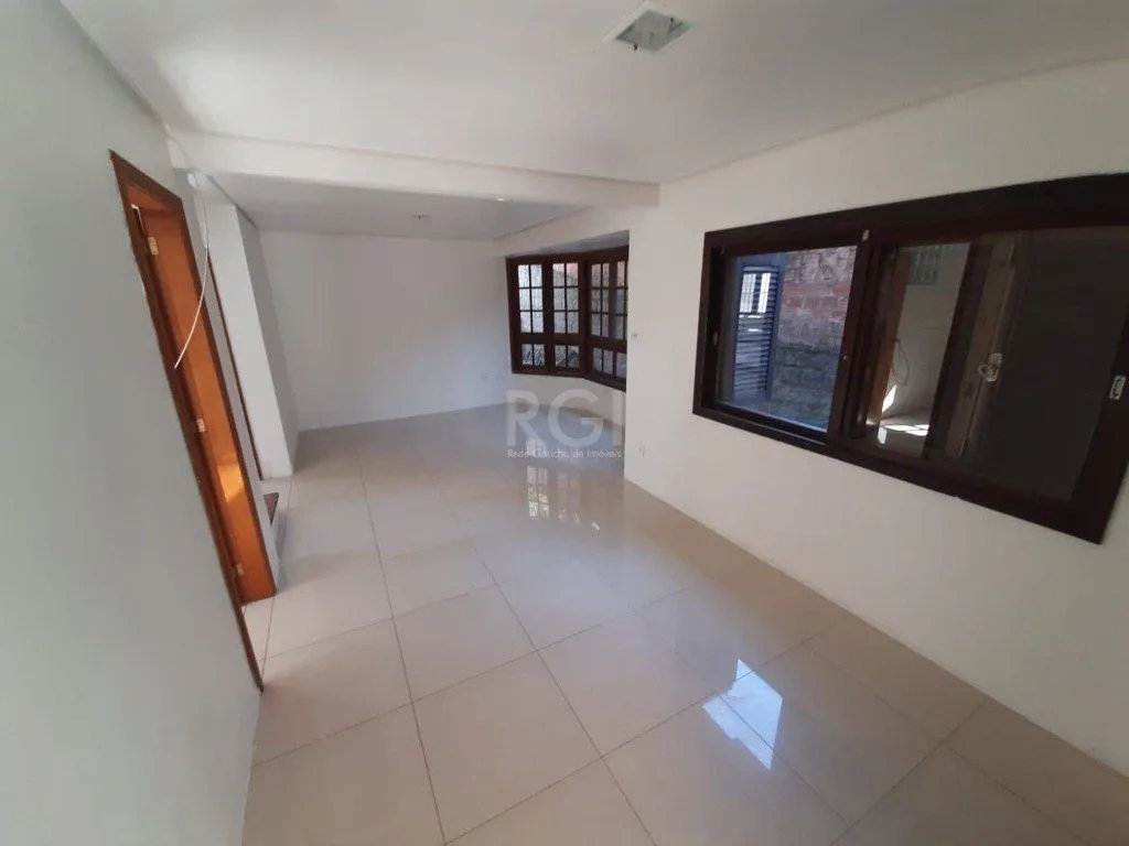 Imagem Casa para Venda - 122m², 5 dormitórios, sendo 2 suites, 2 vagas - Teresópolis