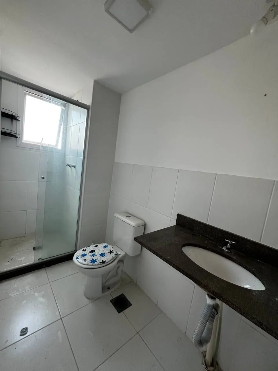 Imagem Apartamento de 3 dormitórios transformado em 2, 1 suíte e living com churrasqueira.