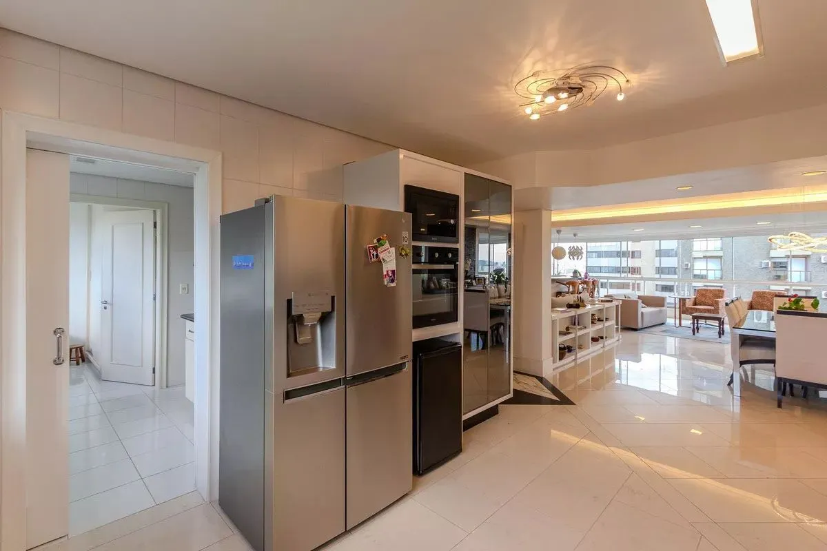 Imagem Apartamento com 3 dormitórios, 2 vagas e 231.61m² - Bairro Menino Deus