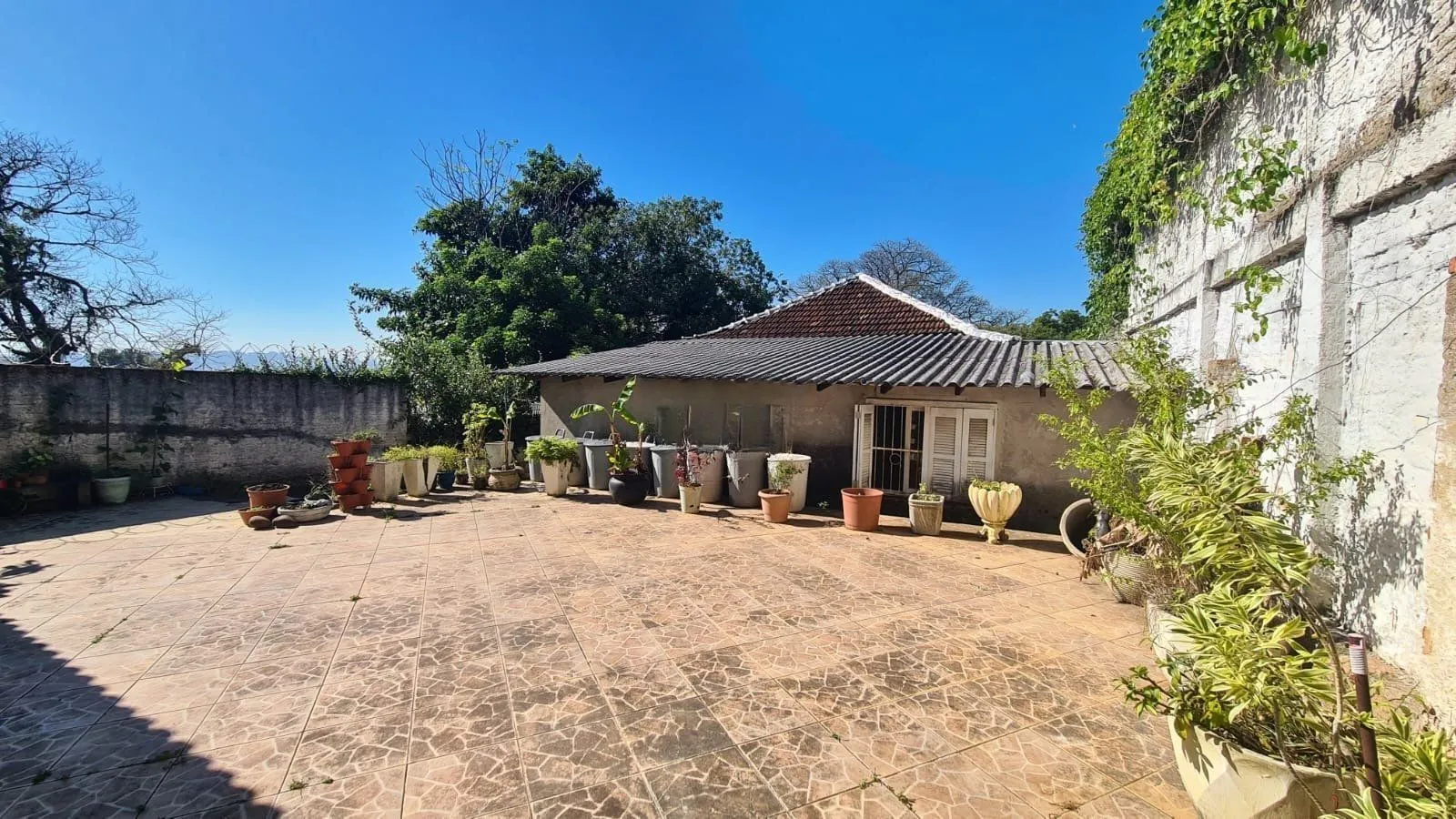Imagem Casa com 4 dormitórios, 2 vagas e 300m² á venda